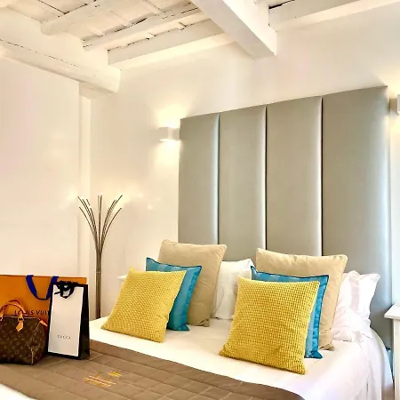 Palace Fontana Di Trevi House Tatil Evi